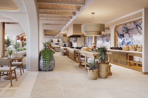 Daily full breakfast (EUR 30 per person)