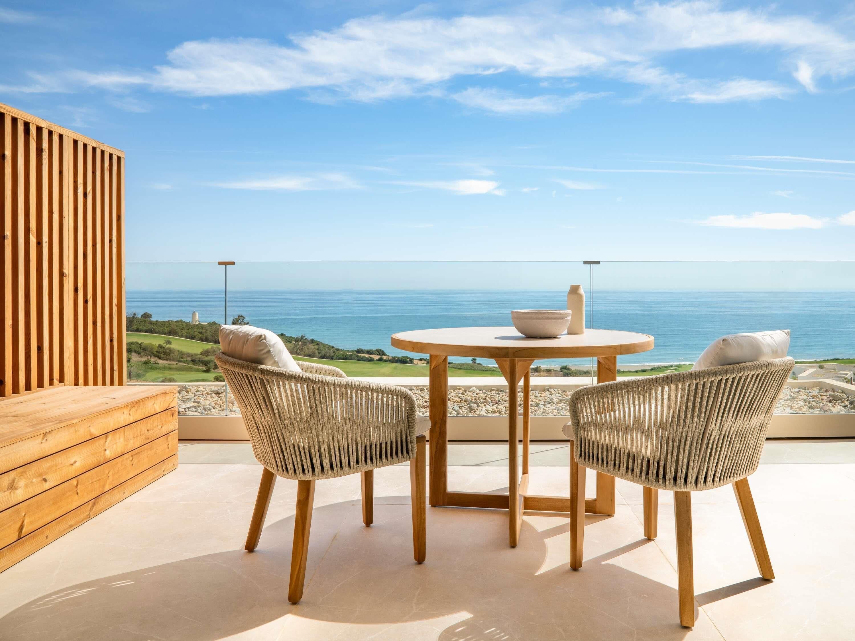 Egyptian cotton sheets, premium bedding, pillowtop beds, minibar