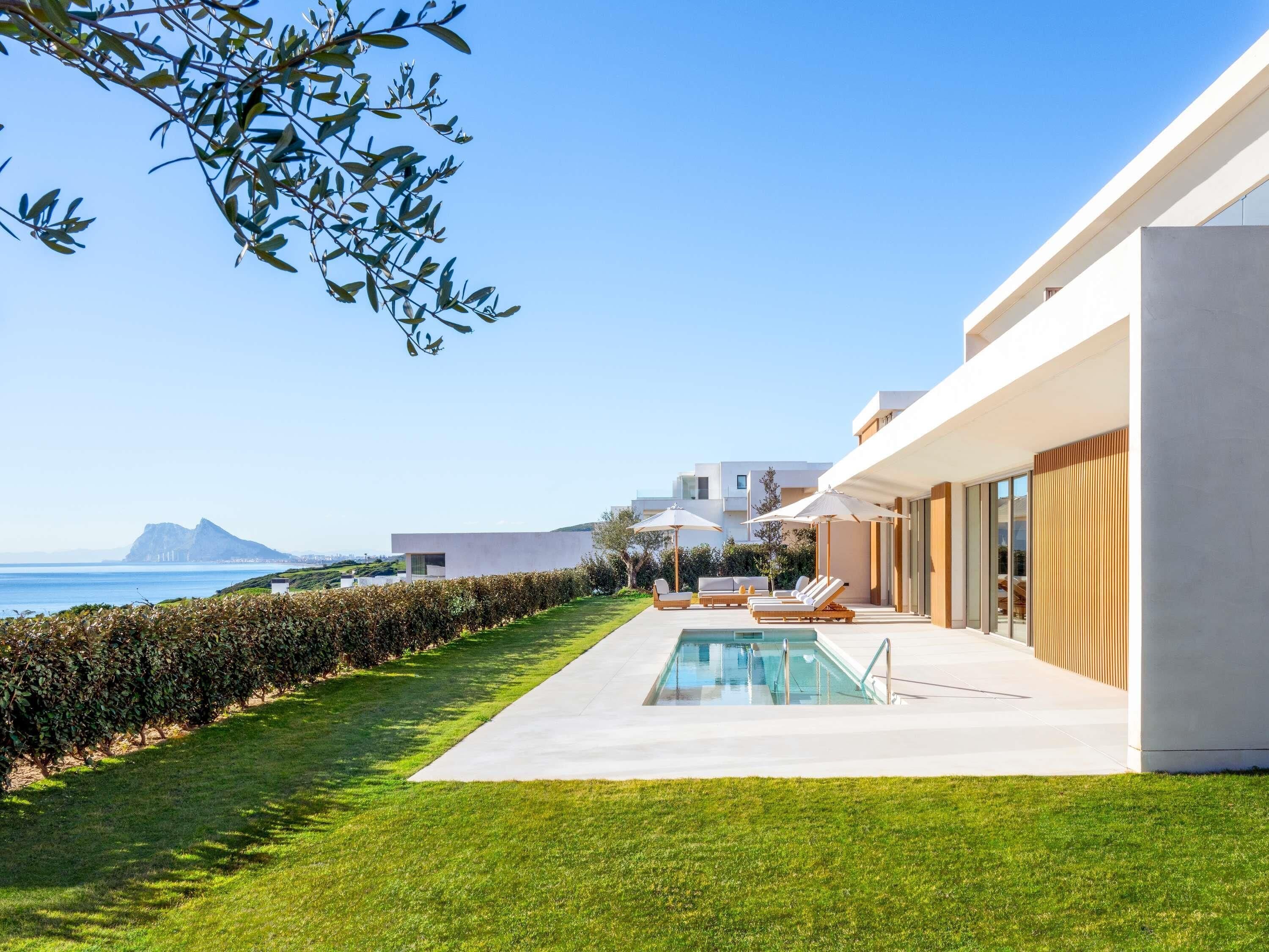 Egyptian cotton sheets, premium bedding, pillowtop beds, minibar