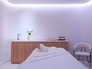 Couples treatment rooms, sauna, hot tub, steam room, Turkish bath