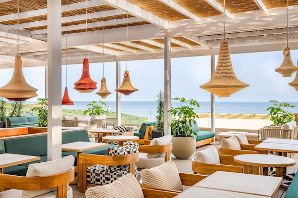 4 restauranter, frokost, lunsj og middag serveres, middelhavsretter