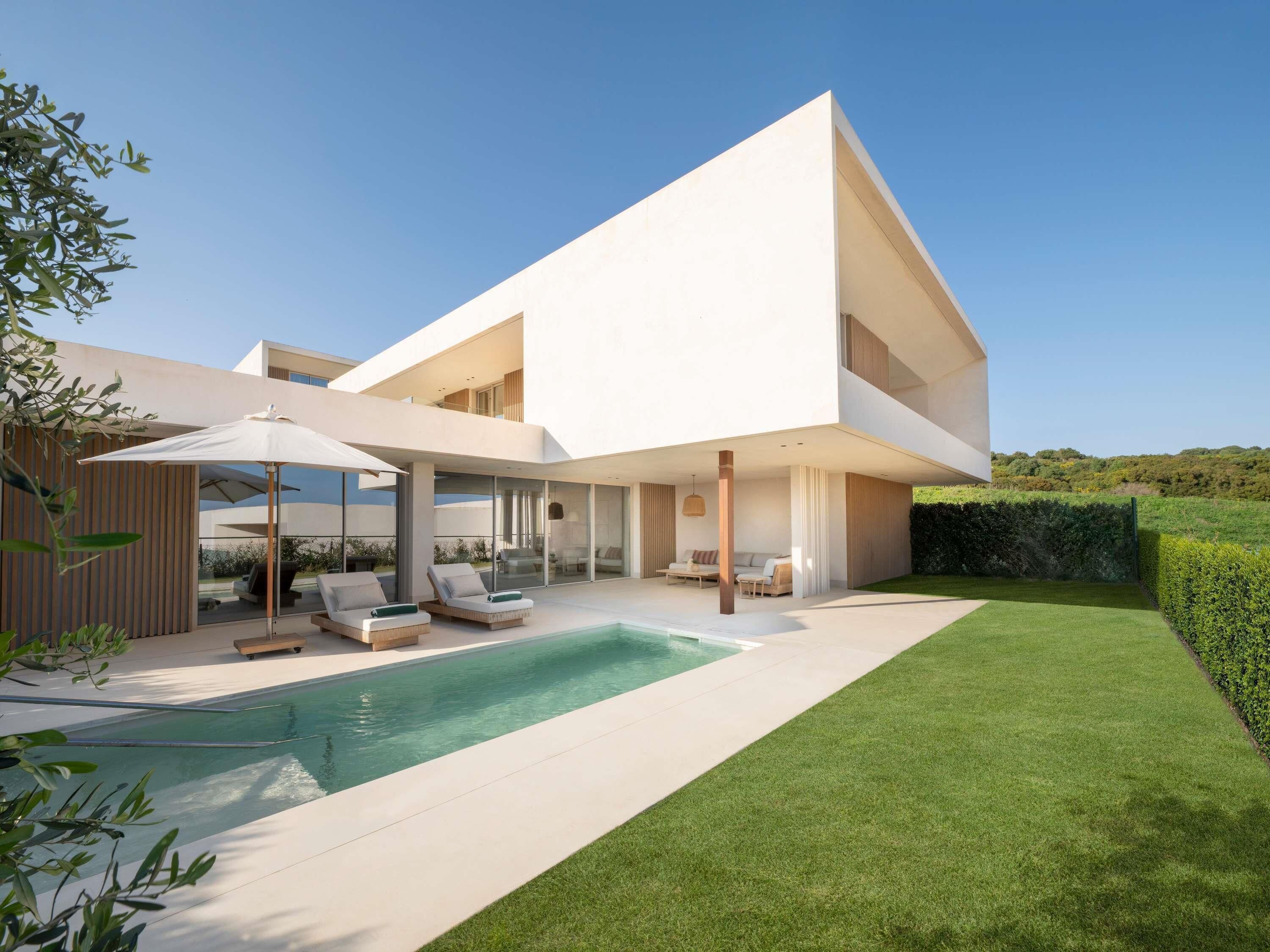 Levante 4 Bedroom Villa 4 King, Sea and Golf Views, 2 Private Pools | Egyptian cotton sheets, premium bedding, minibar, desk