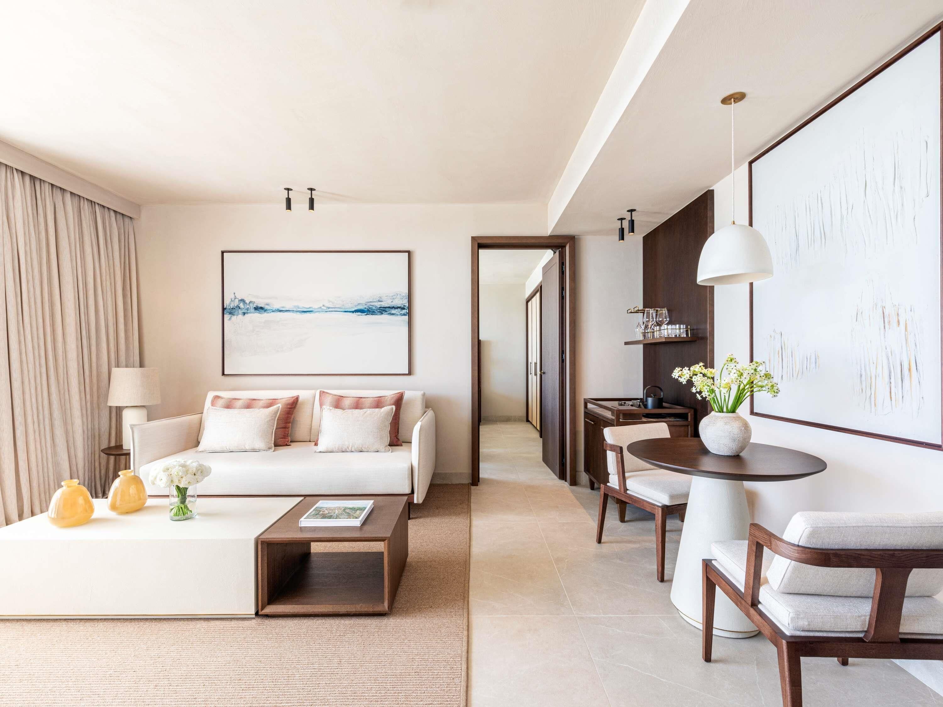 Egyptian cotton sheets, premium bedding, pillowtop beds, minibar