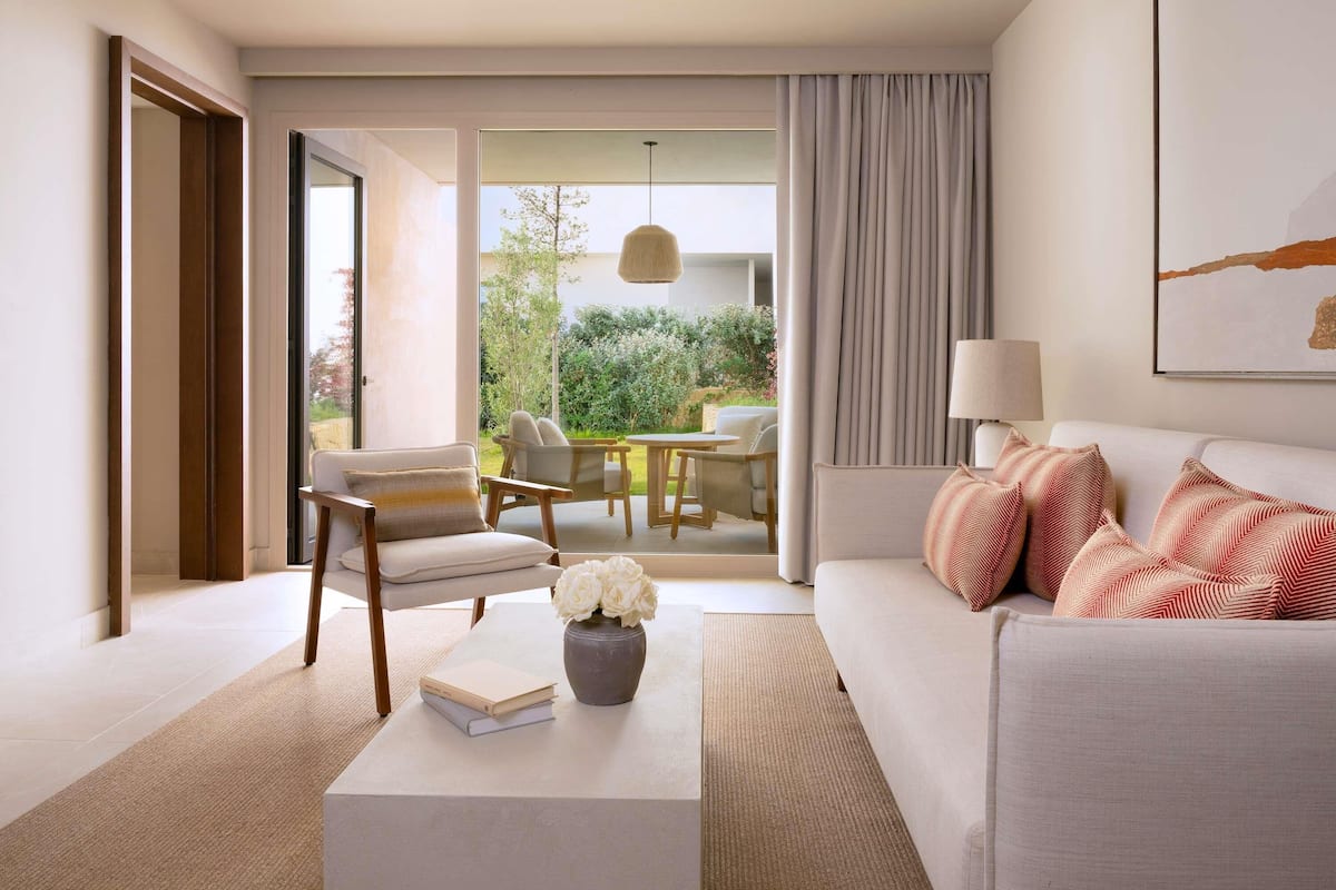 Brisa 5 Bedroom Villa 5 King, Sea Front al View, Private Pool | Egyptian cotton sheets, premium bedding, minibar, desk