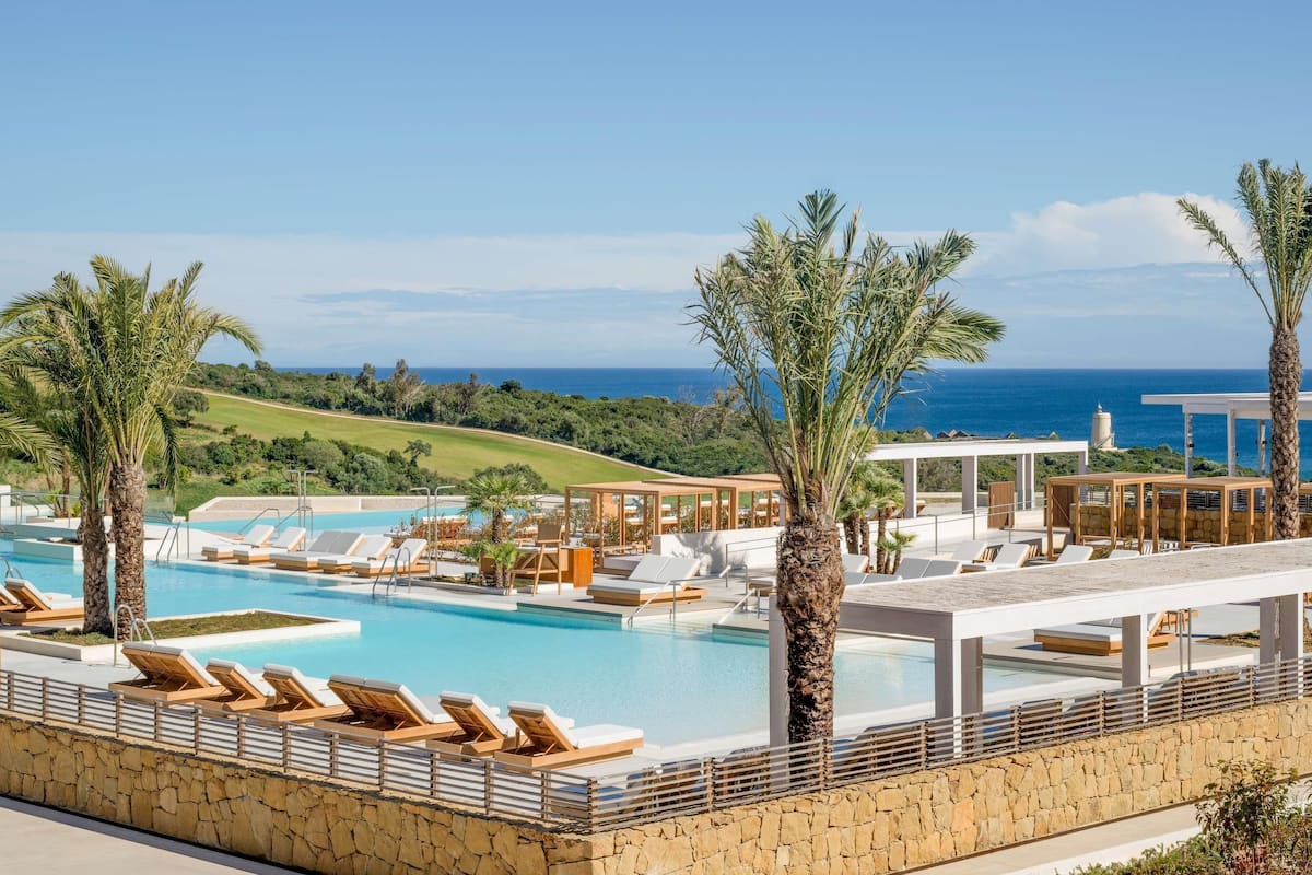 Egyptian cotton sheets, premium bedding, pillow-top beds, minibar