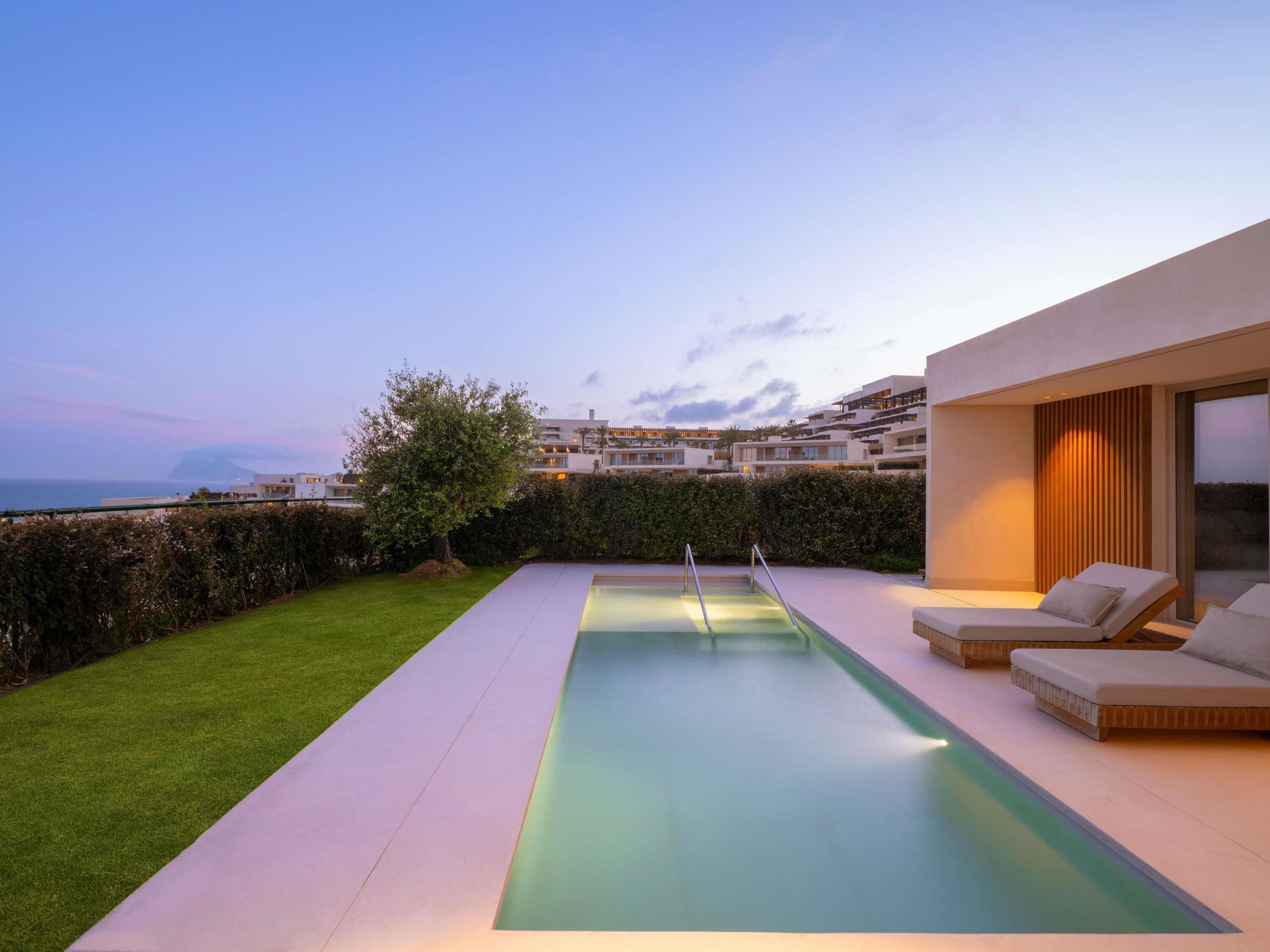 Brisa 5 Bedroom Villa 5 King, Sea Front al View, Private Pool | Egyptian cotton sheets, premium bedding, minibar, desk