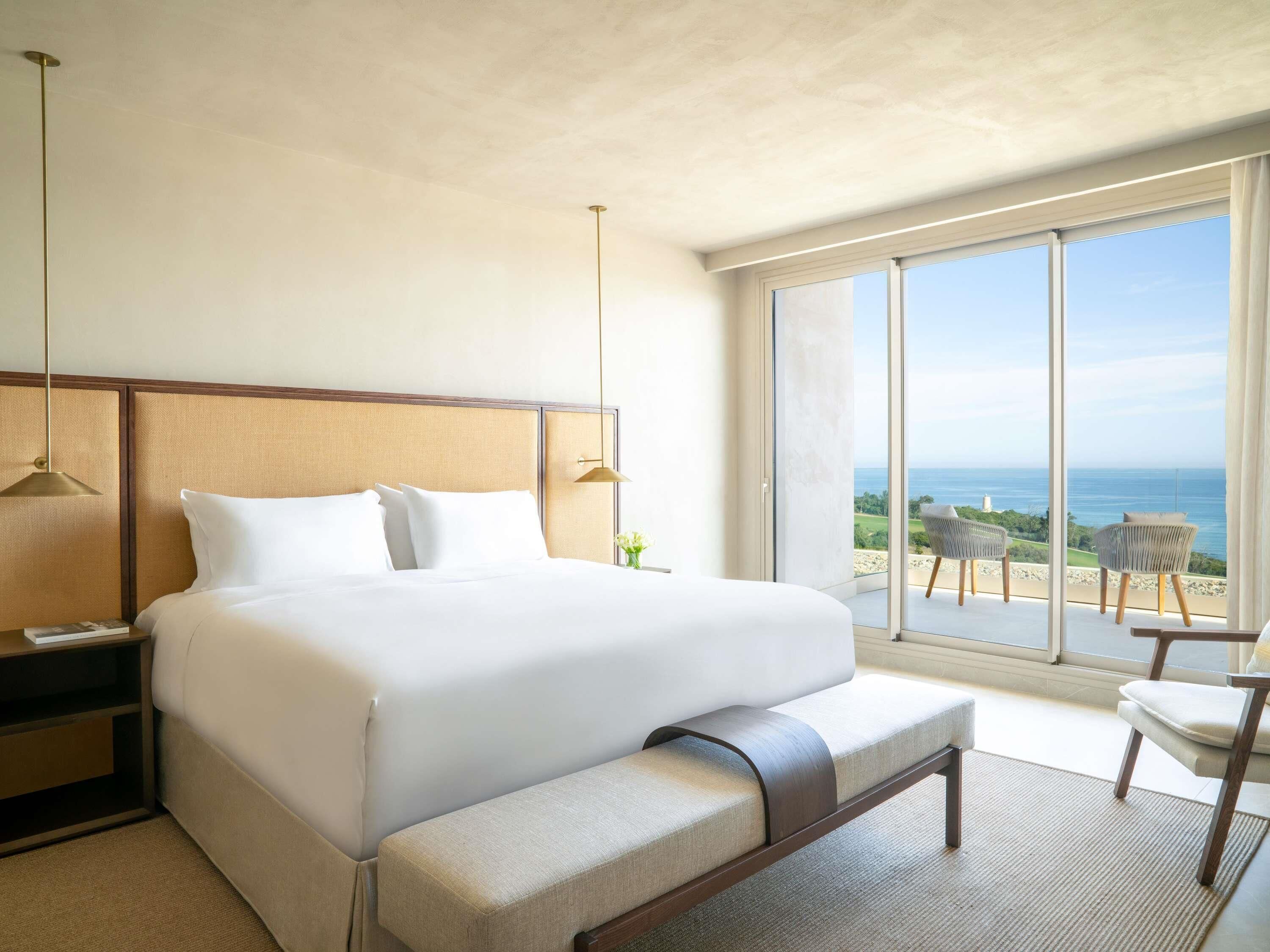 Egyptian cotton sheets, premium bedding, minibar, desk