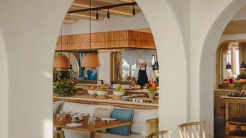 Daily full breakfast (EUR 25 per person)