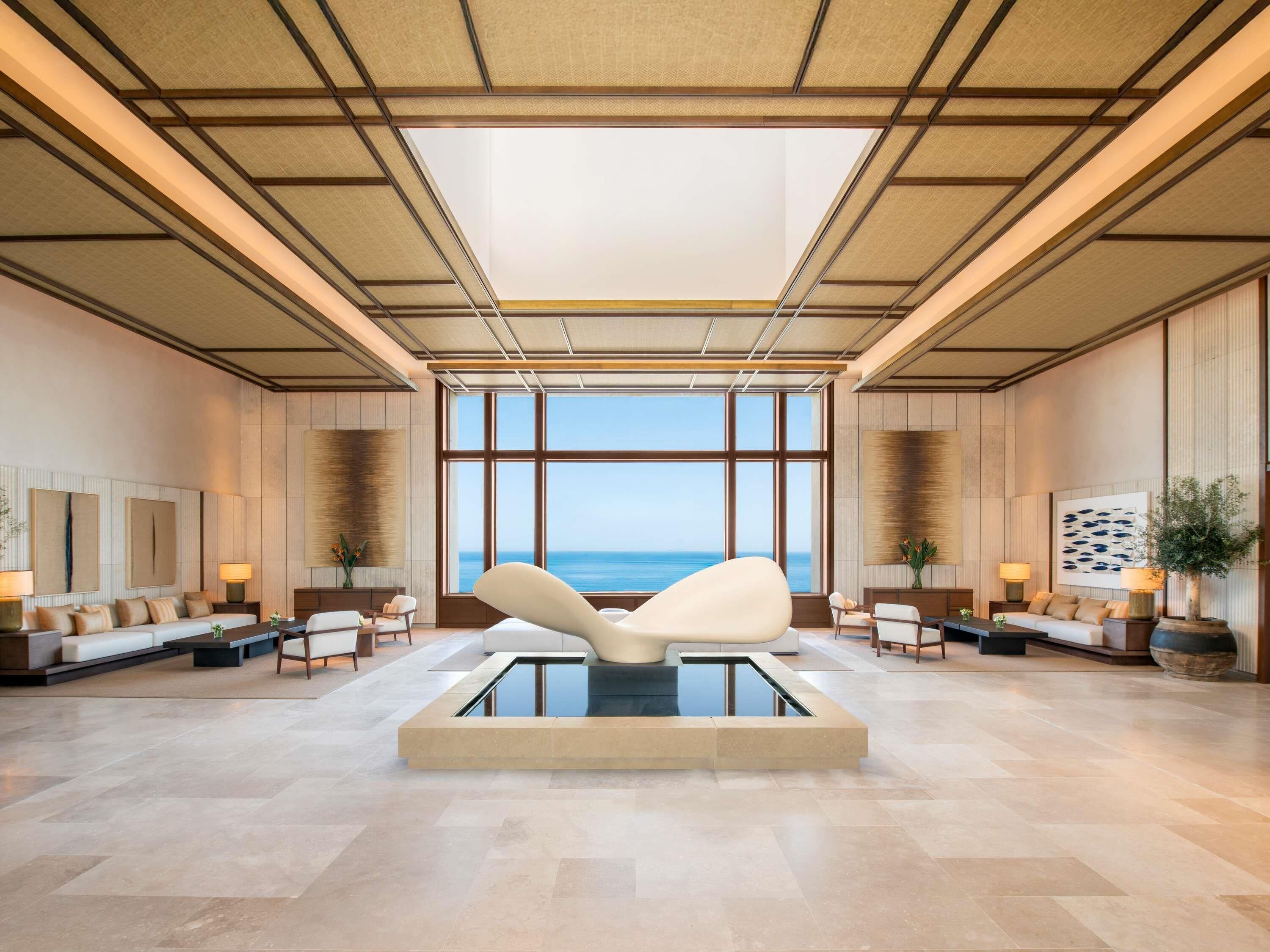 2 bars/lounges, lobby lounge