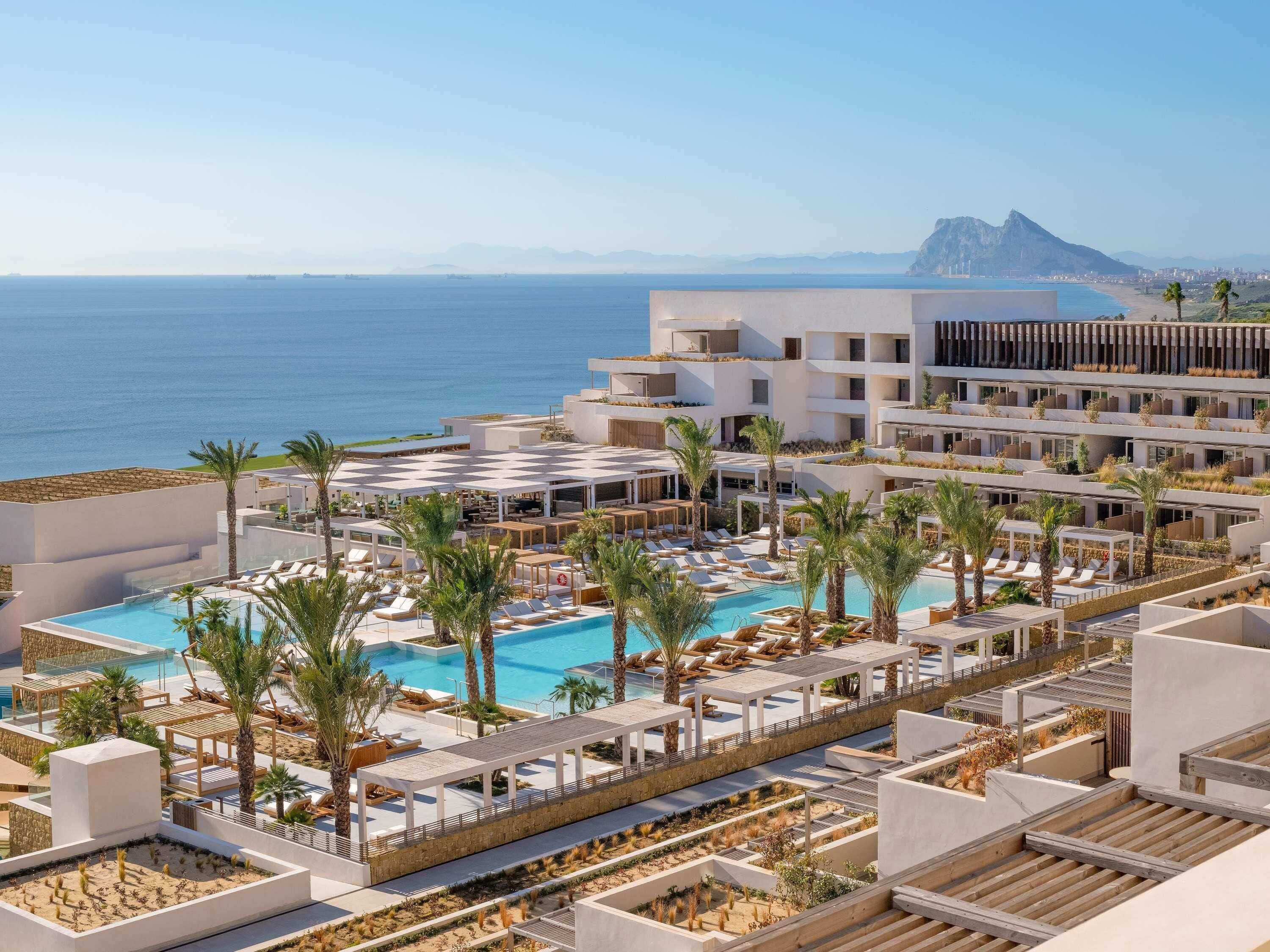 4 restaurants, serveren ontbijt, lunch, diner, Mediterrane gerechten