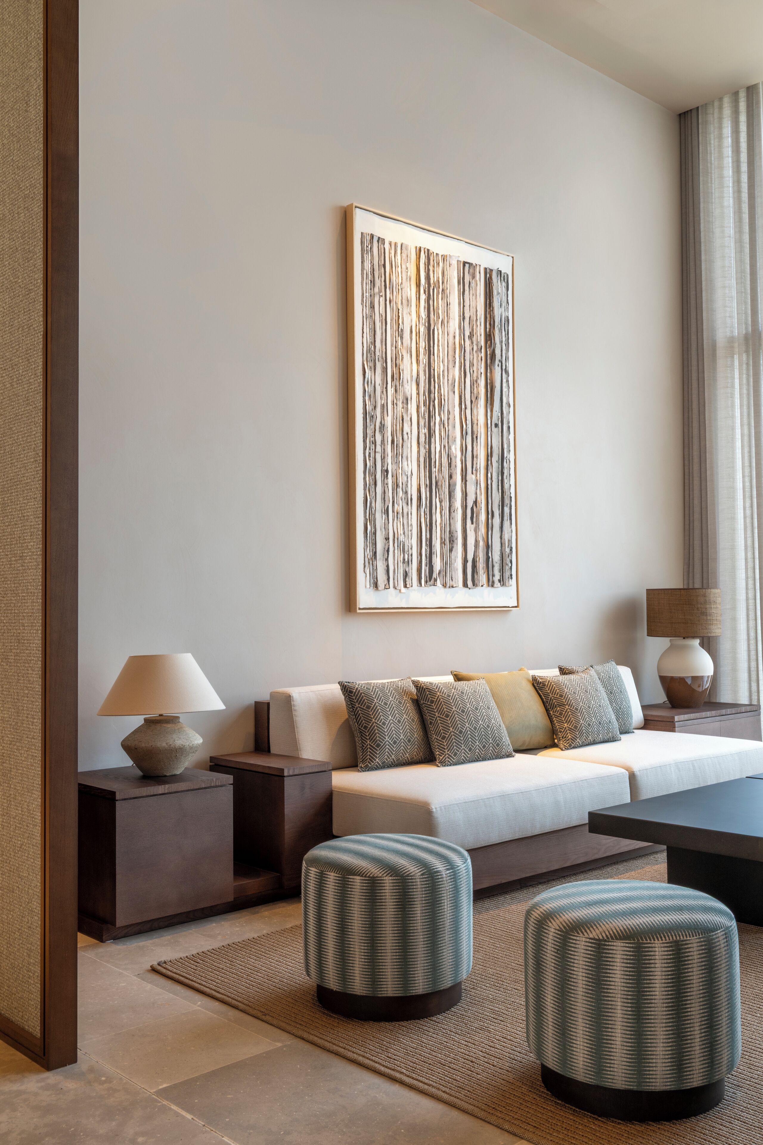 Lobby-lounge