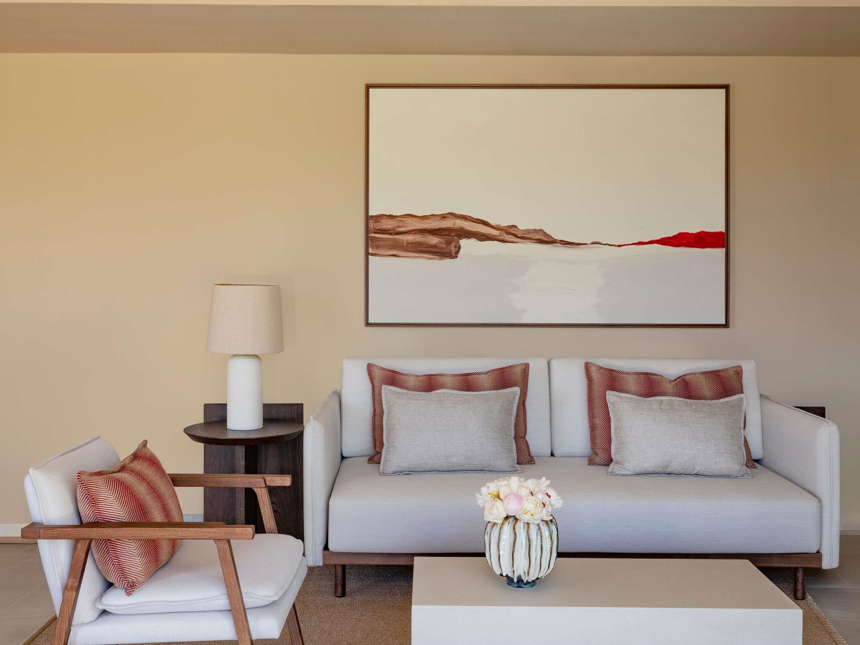 Egyptian cotton sheets, premium bedding, minibar, desk
