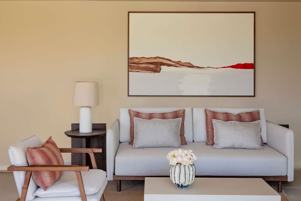 Egyptian cotton sheets, premium bedding, minibar, desk