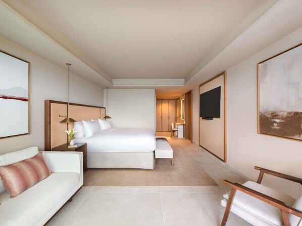 Egyptian cotton sheets, premium bedding, minibar, desk