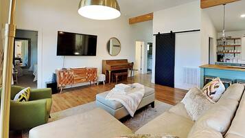 Nhà (3 Bedrooms) | Tiện nghi, dịch vụ nơi lưu trú