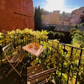 Outdoor dining - The Gem - Trastevere Cozy Retreat with pool (Roma)