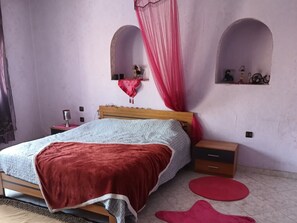 3 bedrooms, bed sheets