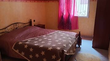 3 bedrooms, bed sheets