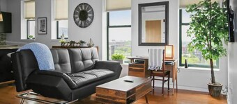 Stylish Top Floor Condo in Downtown Indianapolis, Mile Square Neighborhood 