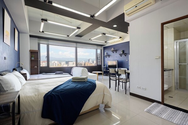 1 bedroom, desk, iron/ironing board, travel cot - H&K Mall QSquare above Taipei Main Station (Taipei City)