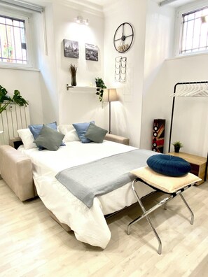 1 dormitorio, tabla de planchar con plancha, wifi y ropa de cama