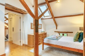 4 bedrooms, free WiFi, bed sheets