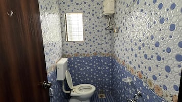 Buồng tắm vòi sen, đồ dùng nhà tắm miễn phí, máy sấy tóc