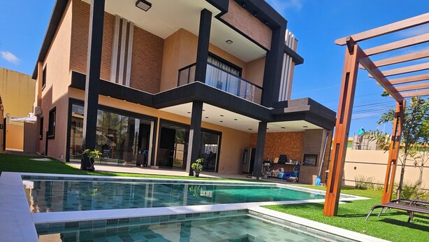 A modern two-story house with a swimming pool, a covered patio, and a well-maintained lawn. - Casa Luna (Camaçari)