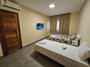 Villa | 5 bedrooms, blackout curtains, iron/ironing board, free WiFi - Casa Luna (Camaçari)