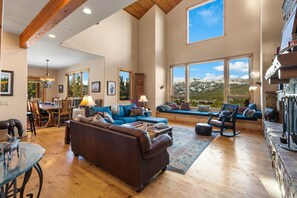 TV, fireplace, offices - Diamon Hitch Ski in/Out Big Sky (Big Sky)