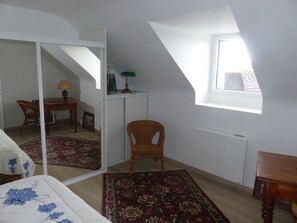 2 bedrooms, iron/ironing board, free WiFi