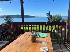 Outdoor dining - Beachfront House with Oceanview Hot Tub (Bellingham)