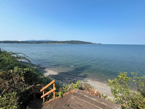 Beachfront House with Oceanview Hot Tub