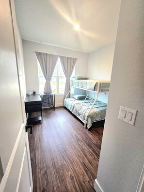 4 bedrooms, desk, iron/ironing board, WiFi