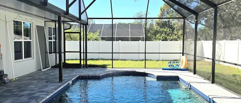 Een verwarmd zwembad