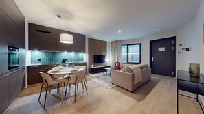 Apartamento, 1 quarto, vista para a cidade | Área de estar | TV