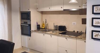 Cozy 2-bedroom house in enjoyable Pantelimon with WiFi, AC