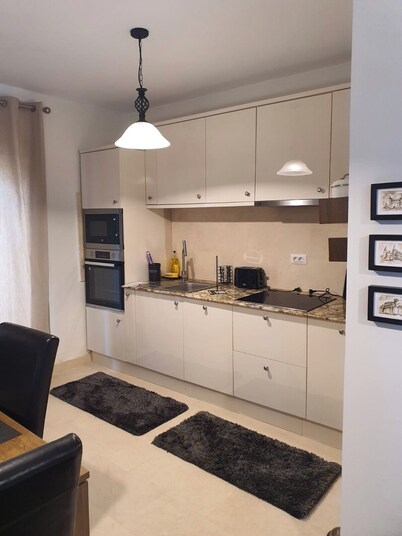 Cozy 2-bedroom house in enjoyable Pantelimon with WiFi, AC