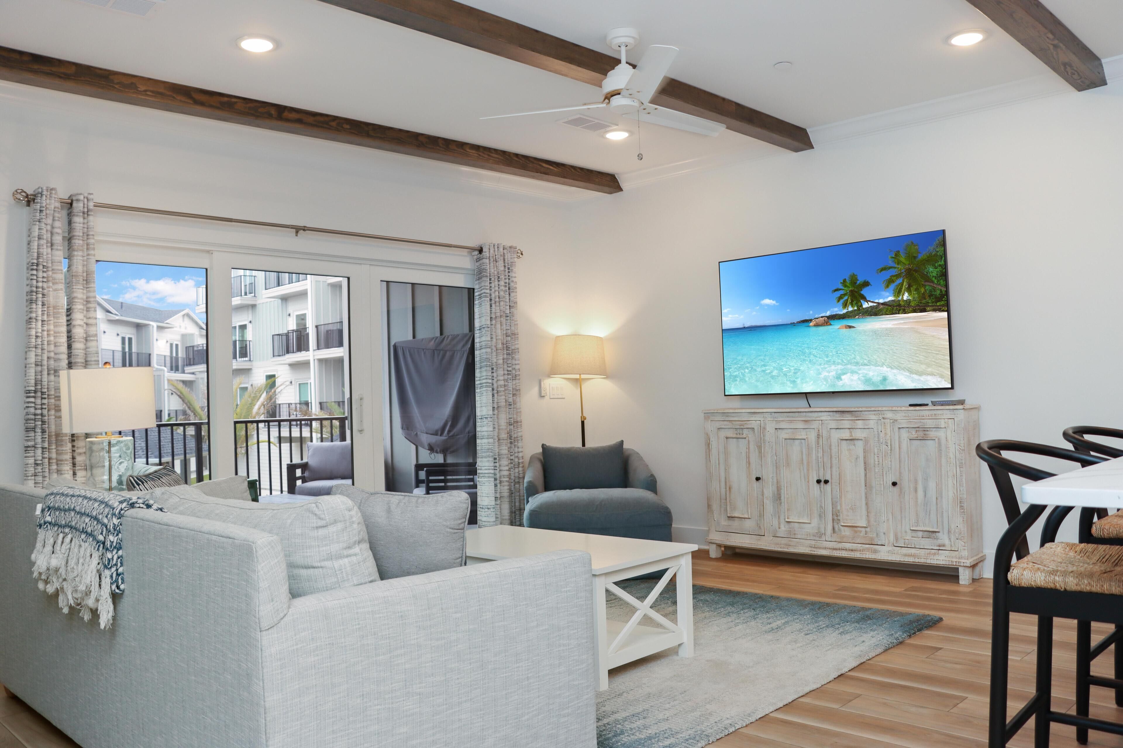 House, 1 King Bed with Sofa bed (Gus' Getaway) | Living area