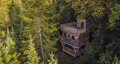 Treehouse #02 (Lakefront)