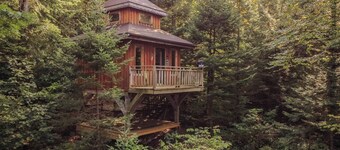 Treehouse #03 (Lakefront)