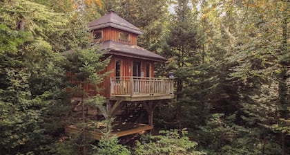 Treehouse #03 (Lakefront)