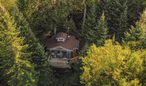 Treehouse #04 (Lakefront)