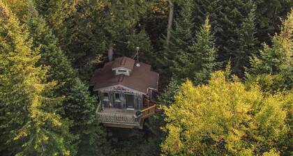 Treehouse #04 (Lakefront)