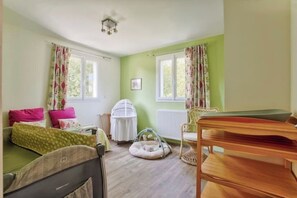 5 habitaciones, escritorio, wifi gratis y ropa de cama 