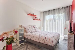 5 Schlafzimmer, Schreibtisch, kostenloses WLAN, Bettwäsche