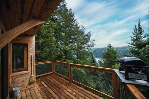 Treehouse #17 | The Cliff house