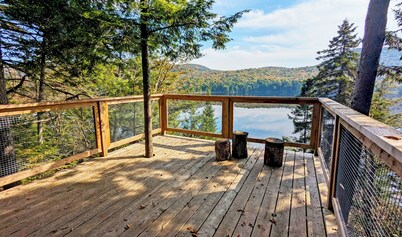 Treehouse #19 | The Cliff house