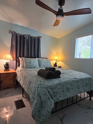 2 Schlafzimmer, Schreibtisch, Bügeleisen/Bügelbrett, WLAN