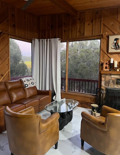 Lake access, Quiet, Family and pet friendly 